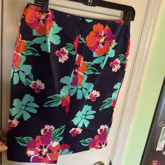 Talbots Bright Colorful Floral Pencil Skirt Classy Workwear Business Size 6p - Picture 3 of 6